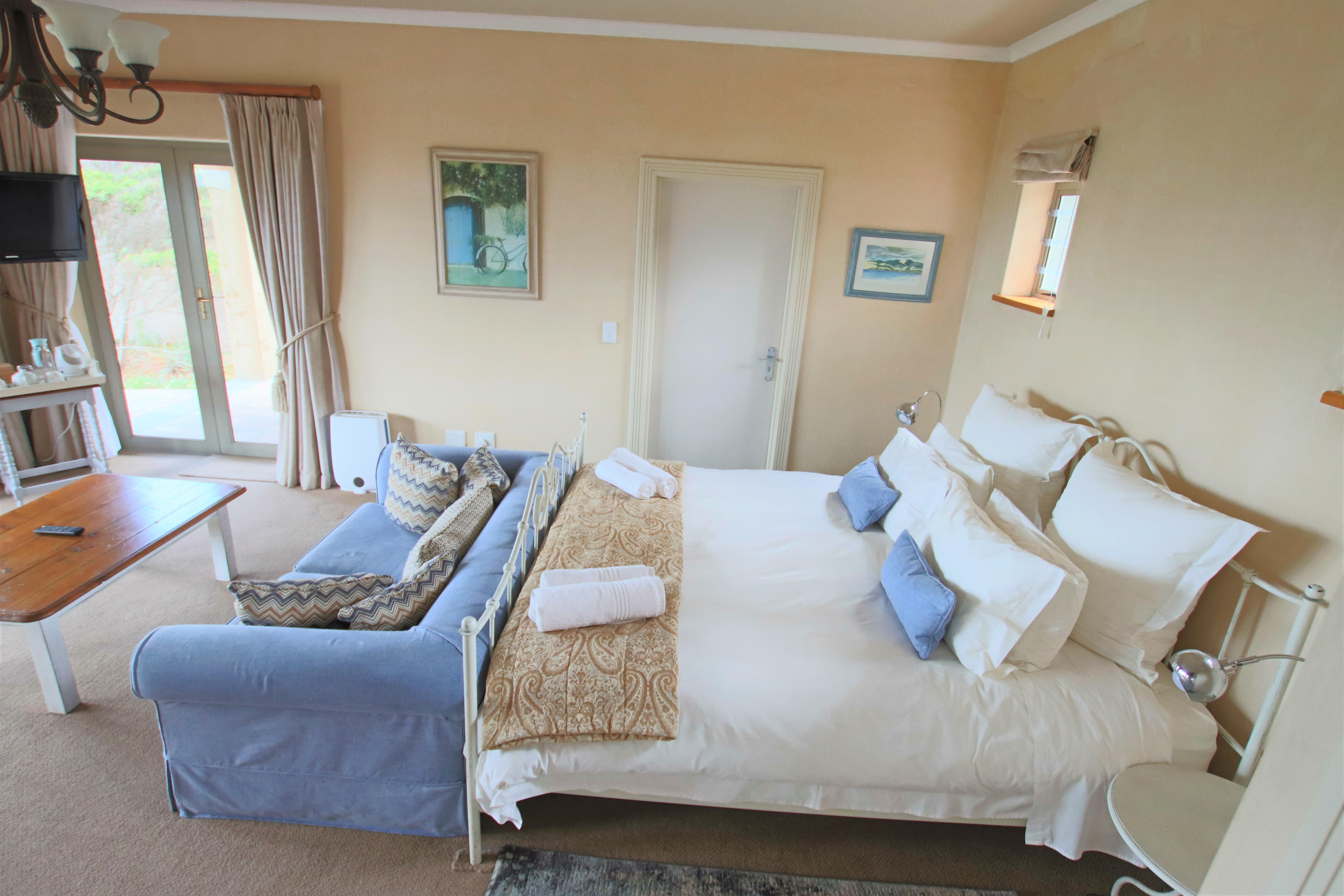 On The Cliff Guest House Hermanus Exterior photo