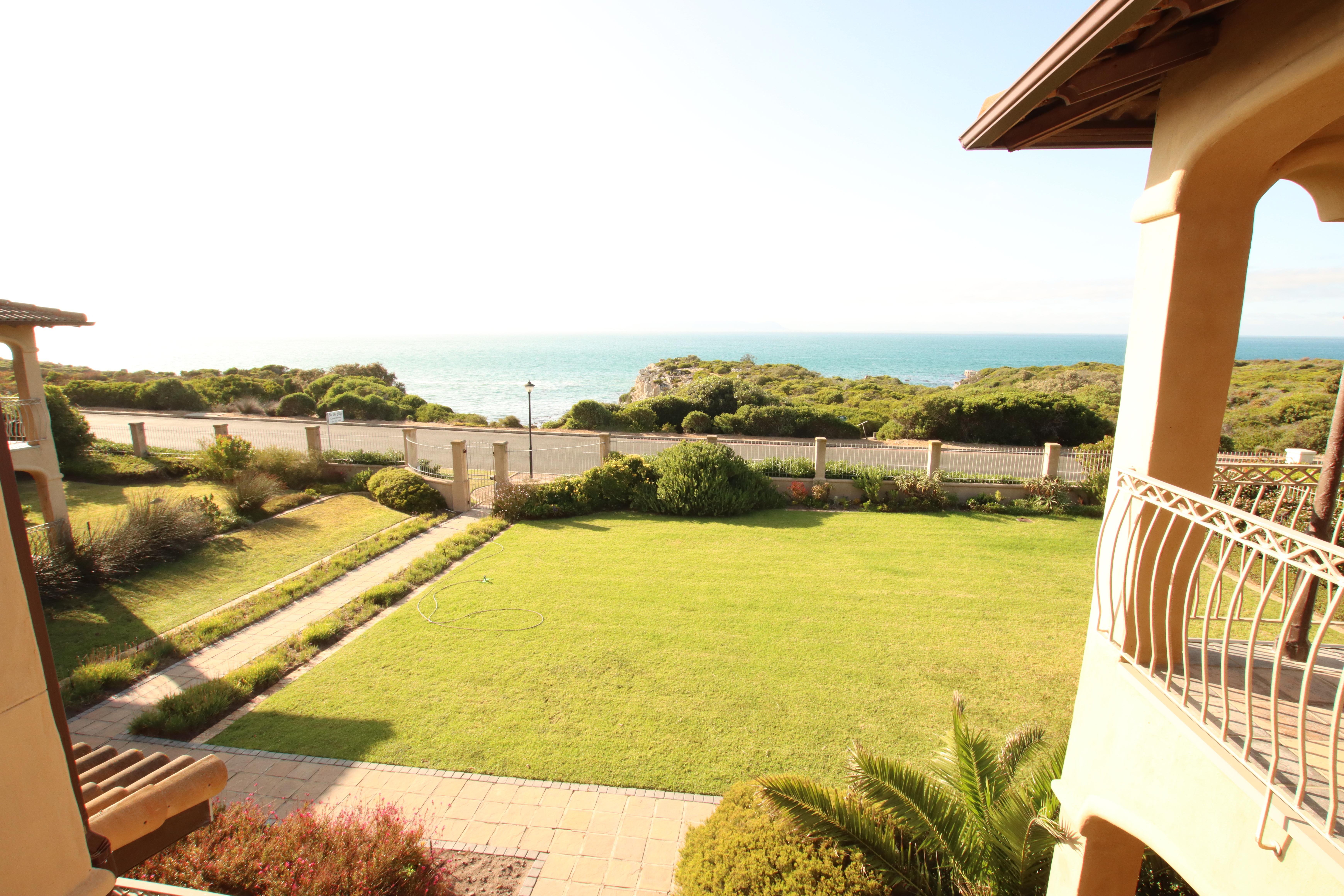 On The Cliff Guest House Hermanus Exterior photo