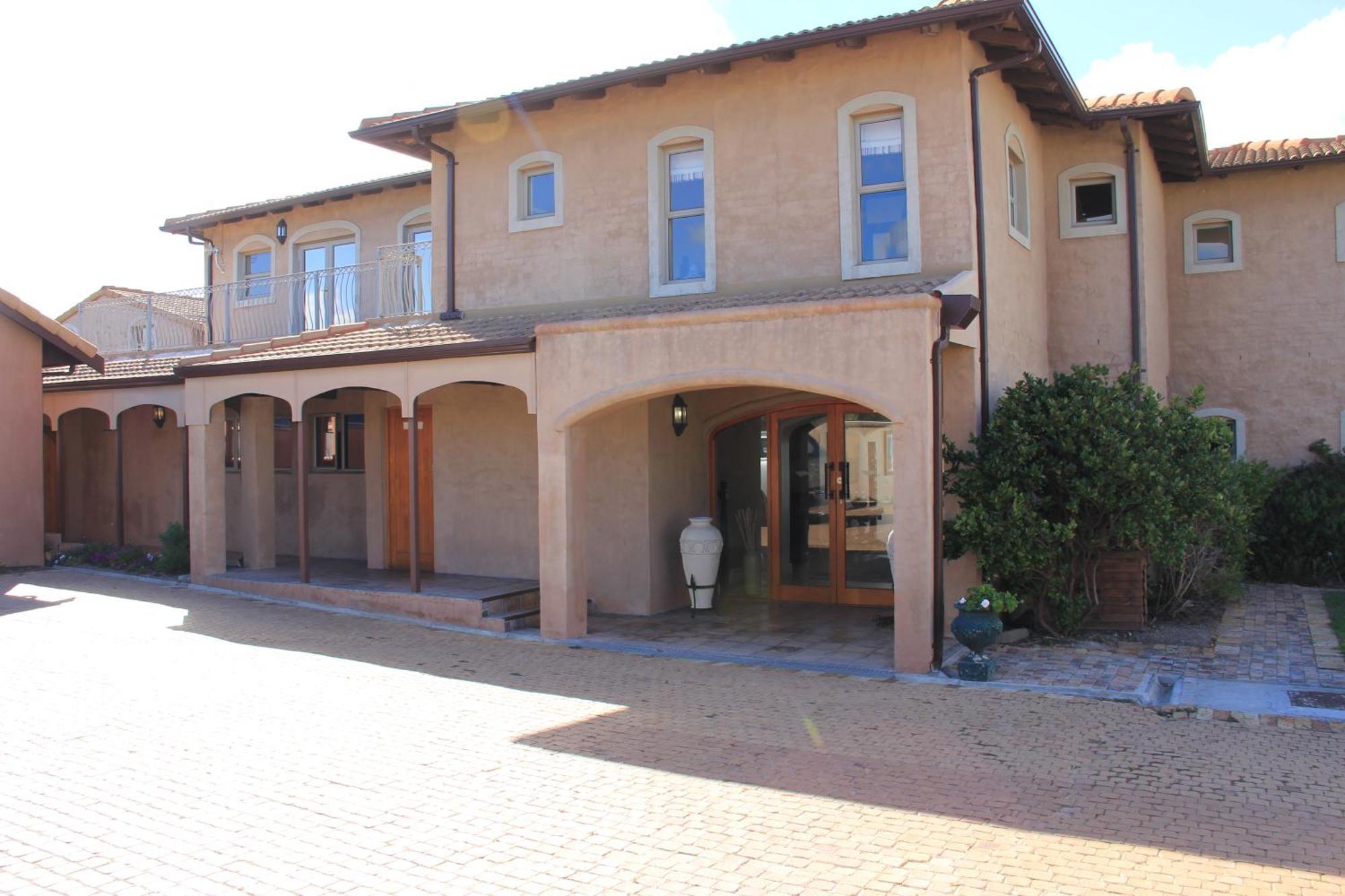 On The Cliff Guest House Hermanus Exterior photo