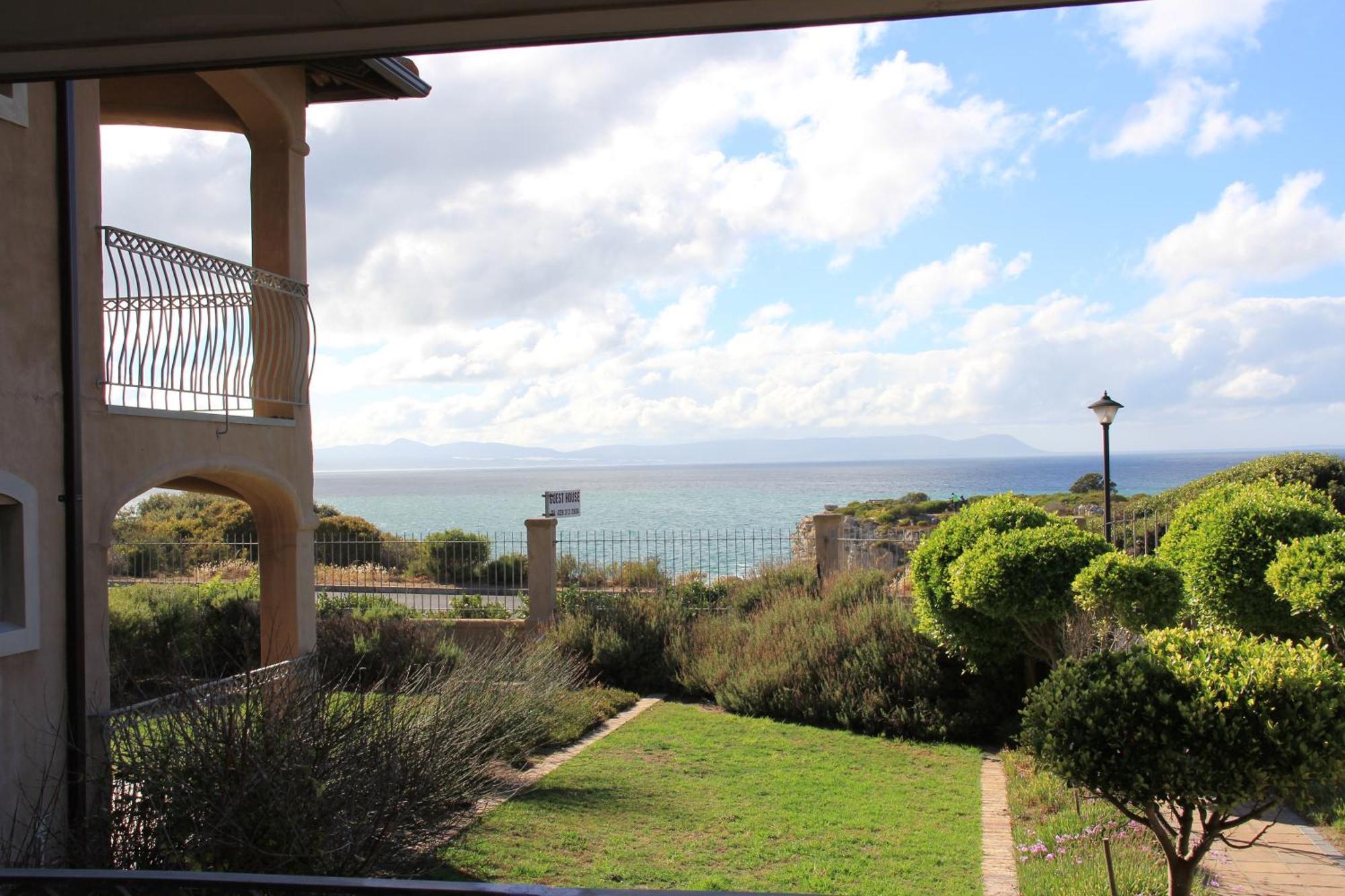 On The Cliff Guest House Hermanus Exterior photo