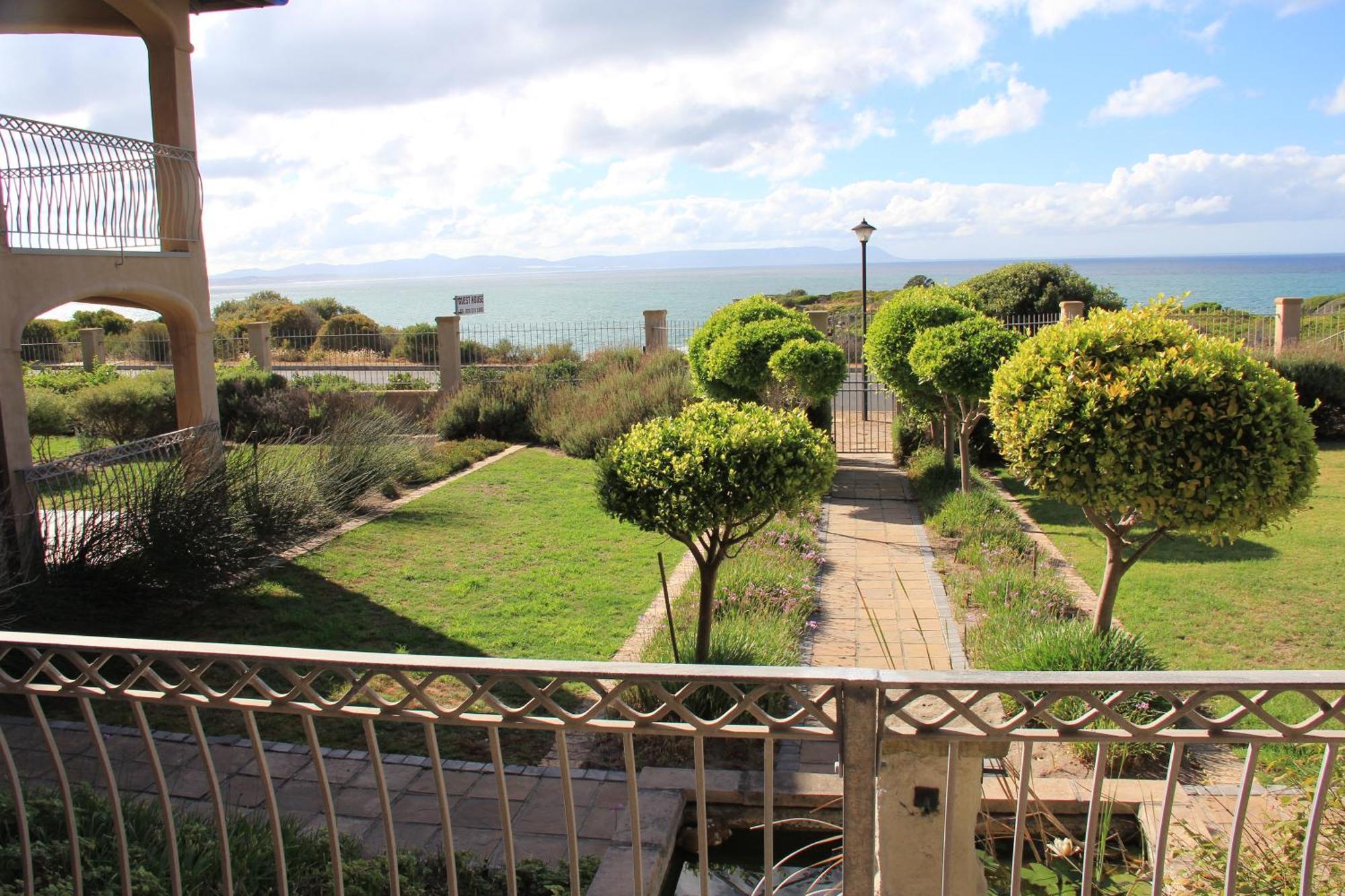 On The Cliff Guest House Hermanus Exterior photo