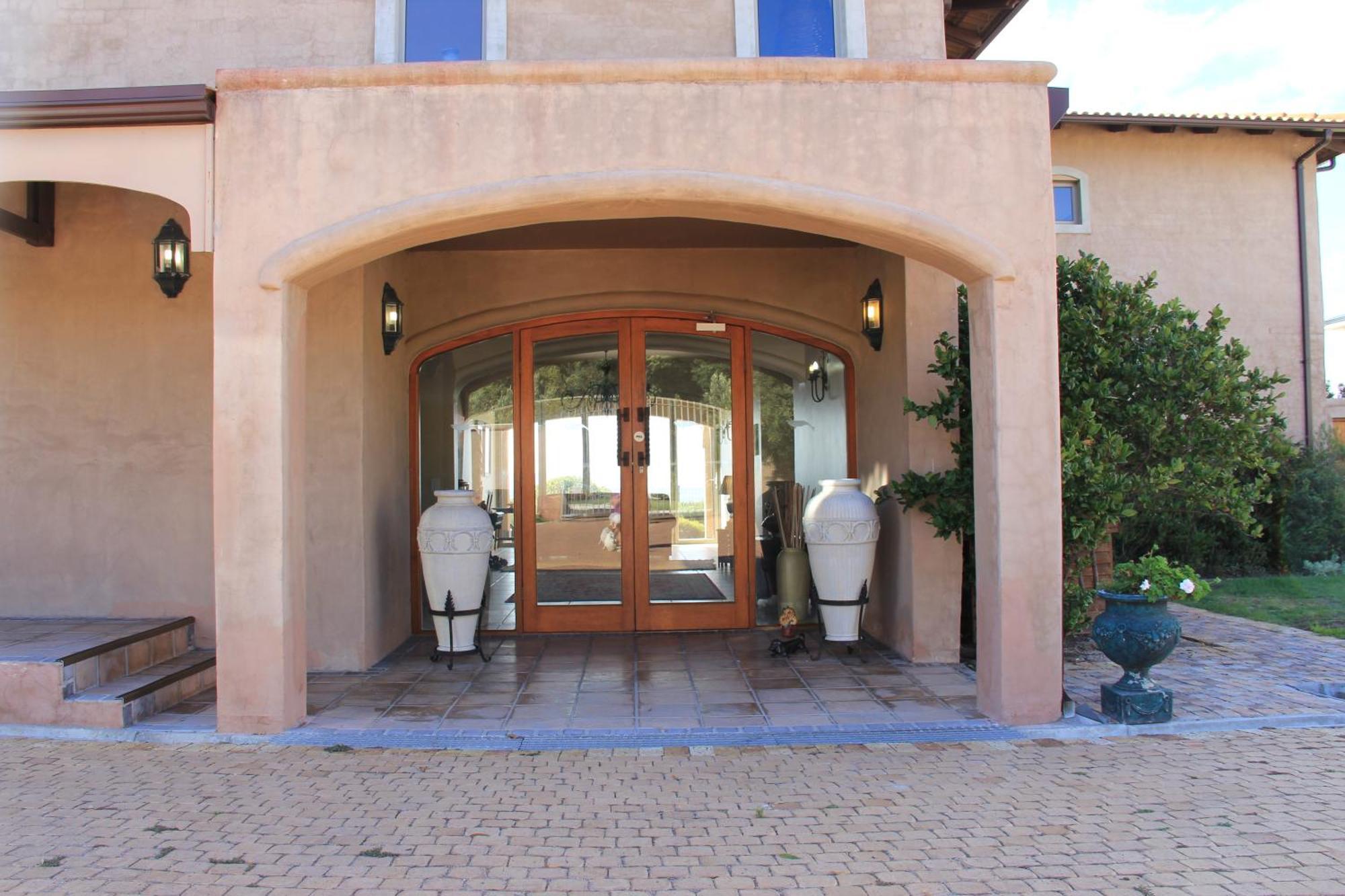 On The Cliff Guest House Hermanus Exterior photo