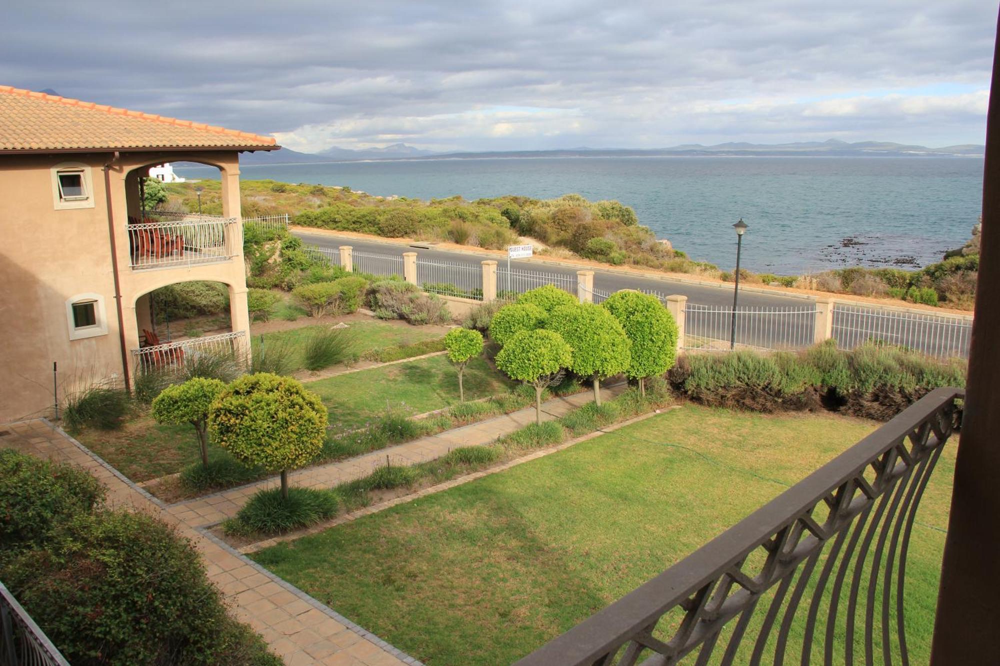 On The Cliff Guest House Hermanus Exterior photo
