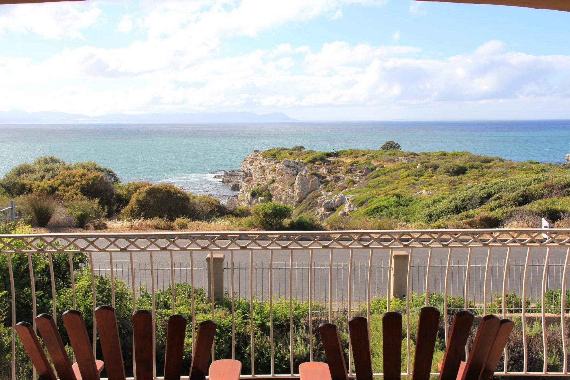On The Cliff Guest House Hermanus Exterior photo