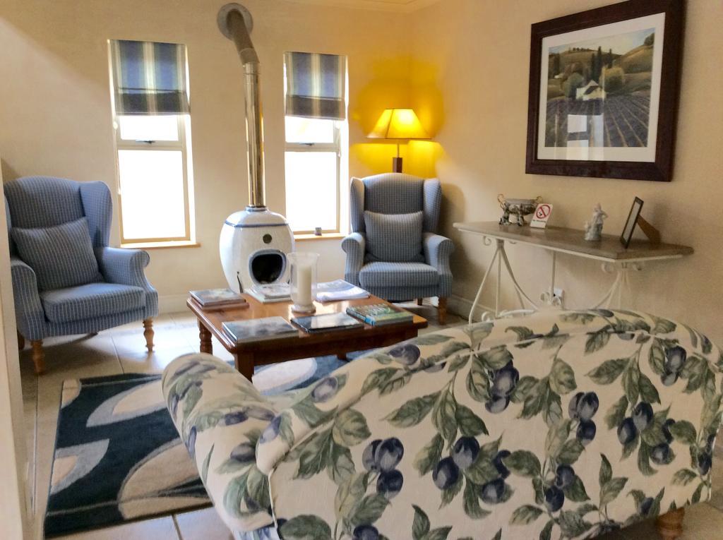 On The Cliff Guest House Hermanus Exterior photo