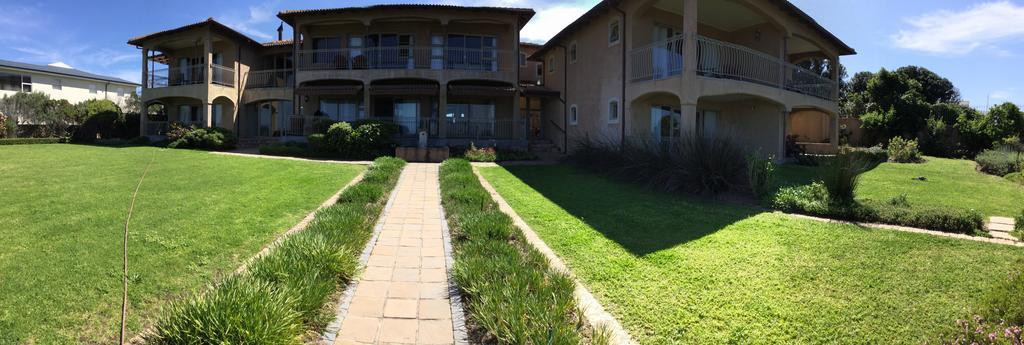 On The Cliff Guest House Hermanus Exterior photo